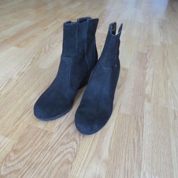 New Women’s White Mountain Black Suede Leather Wedge Fashion Ankle Boots 6.5 M - Picture 11 of 13